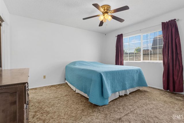 4709 Pinecastle Avenue, Bakersfield, CA 93313