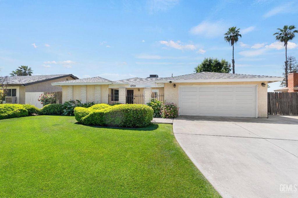 4709 Pinecastle Avenue, Bakersfield, CA 93313