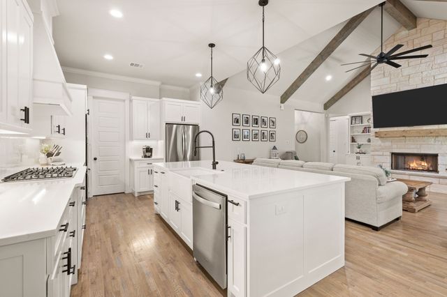 200 Clayton Xing, Springtown, TX 76082