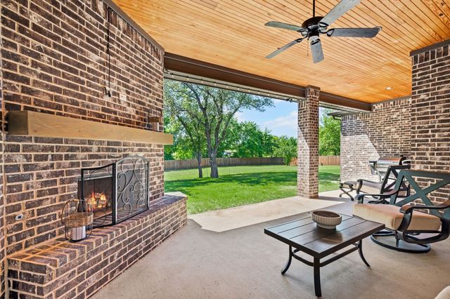 200 Clayton Xing, Springtown, TX 76082