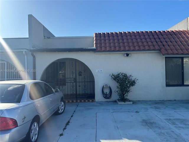 1620 W 57th Ter, Hialeah, FL 33012