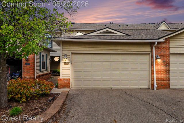5673 Drake Hollow W Drive W, West Bloomfield Charter Township, MI 48322