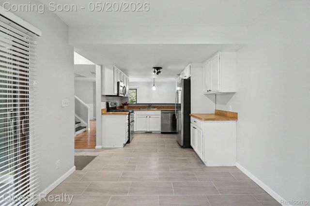 5673 Drake Hollow W Drive W, West Bloomfield Charter Township, MI 48322