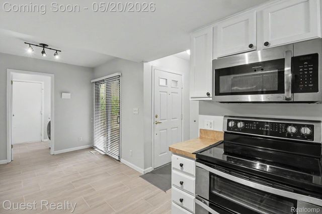 5673 Drake Hollow W Drive W, West Bloomfield Charter Township, MI 48322
