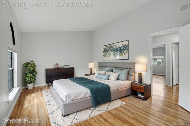 5673 Drake Hollow W Drive W, West Bloomfield Charter Township, MI 48322