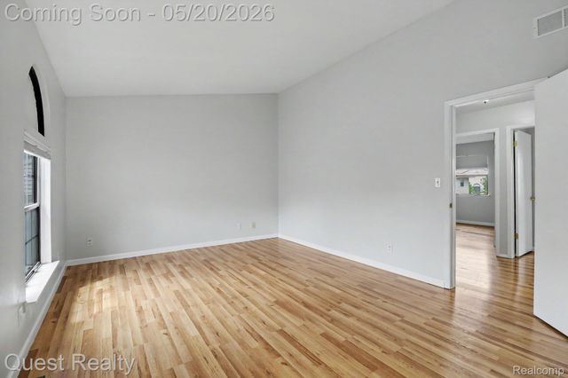 5673 Drake Hollow W Drive W, West Bloomfield Charter Township, MI 48322