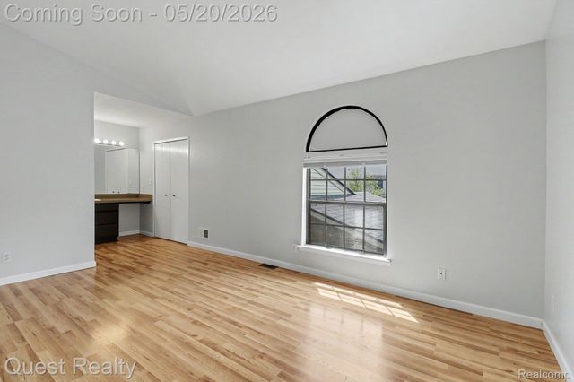 5673 Drake Hollow W Drive W, West Bloomfield Charter Township, MI 48322
