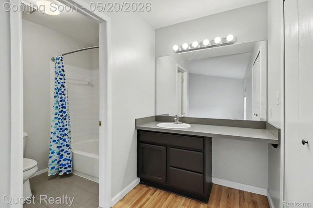 5673 Drake Hollow W Drive W, West Bloomfield Charter Township, MI 48322