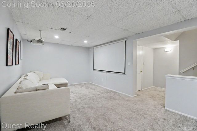 5673 Drake Hollow W Drive W, West Bloomfield Charter Township, MI 48322