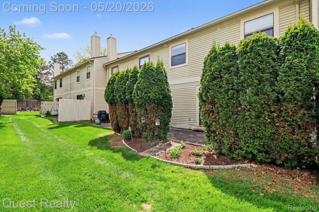 5673 Drake Hollow W Drive W, West Bloomfield Charter Township, MI 48322