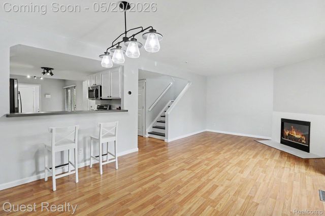 5673 Drake Hollow W Drive W, West Bloomfield Charter Township, MI 48322