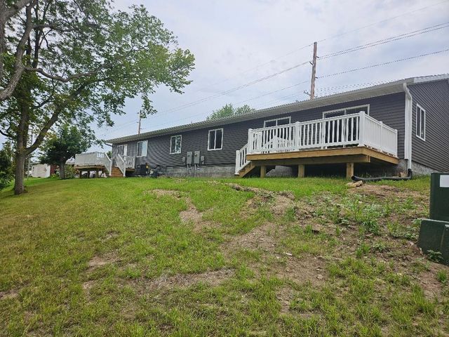 1407 13th Avenue, Belle Plaine, IA 52208
