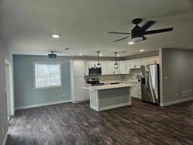 1407 13th Avenue, Belle Plaine, IA 52208