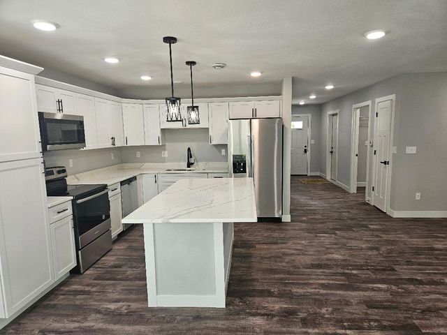 1407 13th Avenue, Belle Plaine, IA 52208