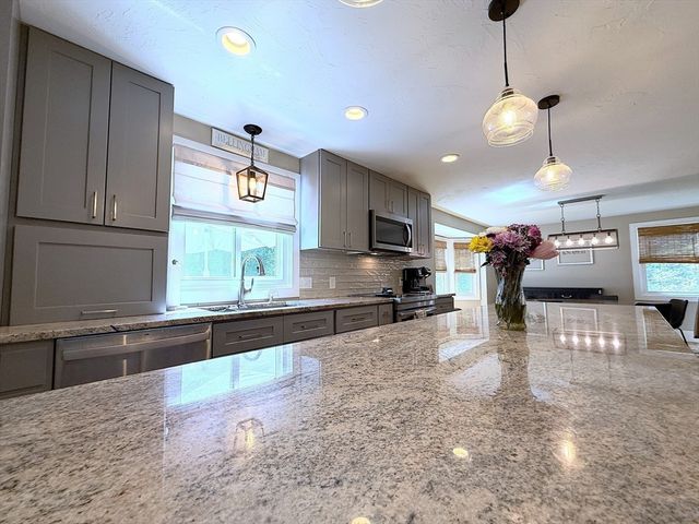 23 Bellstone Dr, Bellingham, MA 02019