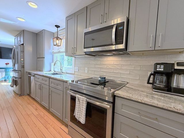 23 Bellstone Dr, Bellingham, MA 02019