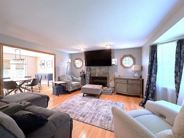 23 Bellstone Dr, Bellingham, MA 02019