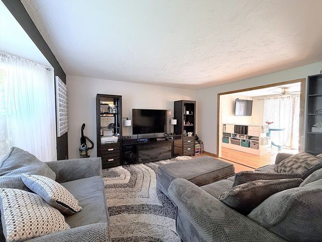 23 Bellstone Dr, Bellingham, MA 02019