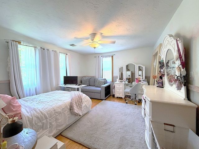 23 Bellstone Dr, Bellingham, MA 02019