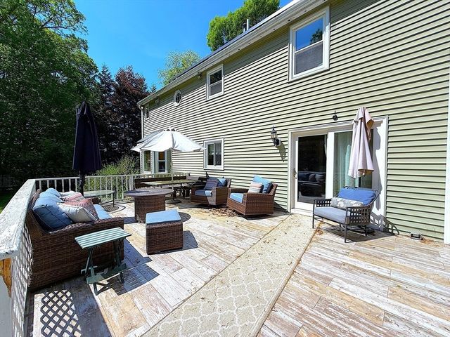 23 Bellstone Dr, Bellingham, MA 02019