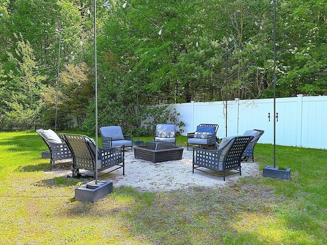 23 Bellstone Dr, Bellingham, MA 02019
