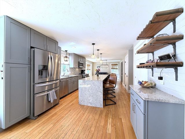 23 Bellstone Dr, Bellingham, MA 02019