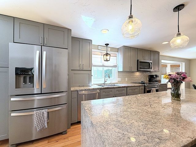 23 Bellstone Dr, Bellingham, MA 02019