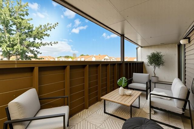 3015 Walnut Bend Lane 31, Houston, TX 77042