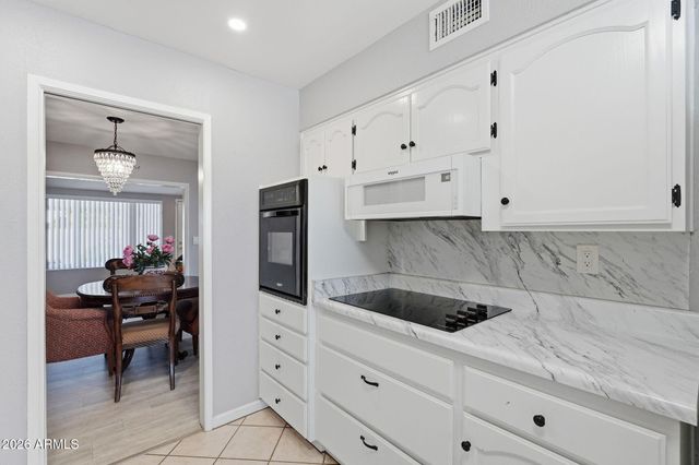 10734 W Saratoga Circle, Sun City, AZ 85351