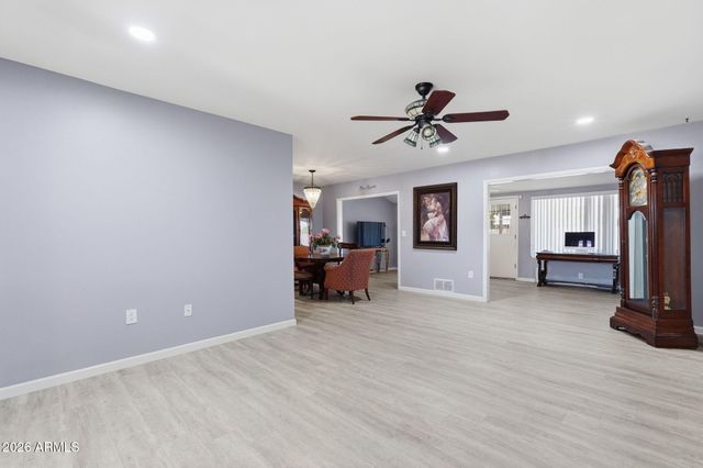 10734 W Saratoga Circle, Sun City, AZ 85351