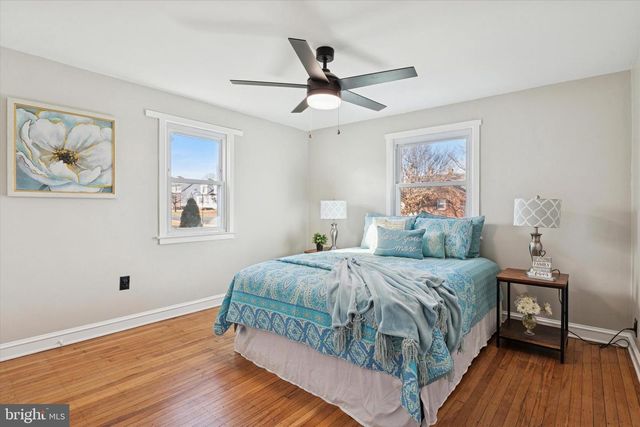 20 NEELD LN, Aston, PA 19014