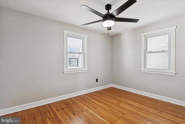 20 NEELD LN, Aston, PA 19014