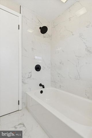 20 NEELD LN, Aston, PA 19014