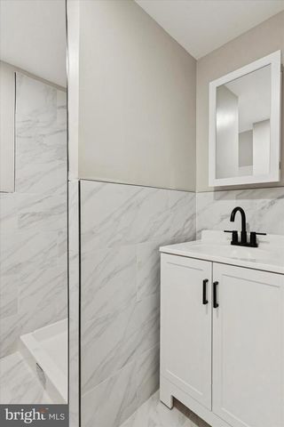 20 NEELD LN, Aston, PA 19014