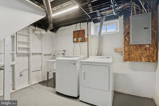 20 NEELD LN, Aston, PA 19014