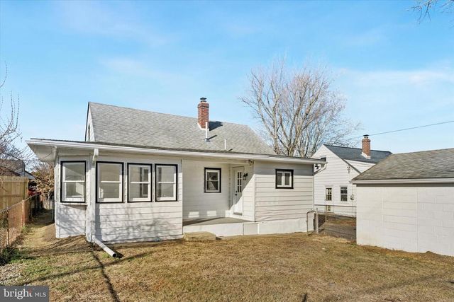 20 NEELD LN, Aston, PA 19014