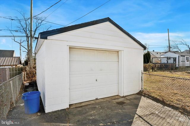 20 NEELD LN, Aston, PA 19014