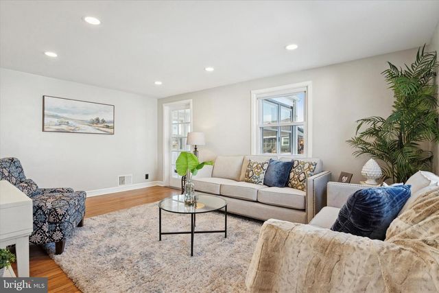 20 NEELD LN, Aston, PA 19014