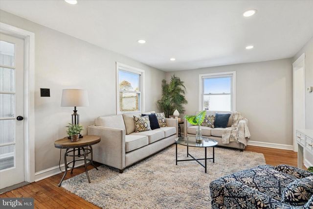 20 NEELD LN, Aston, PA 19014