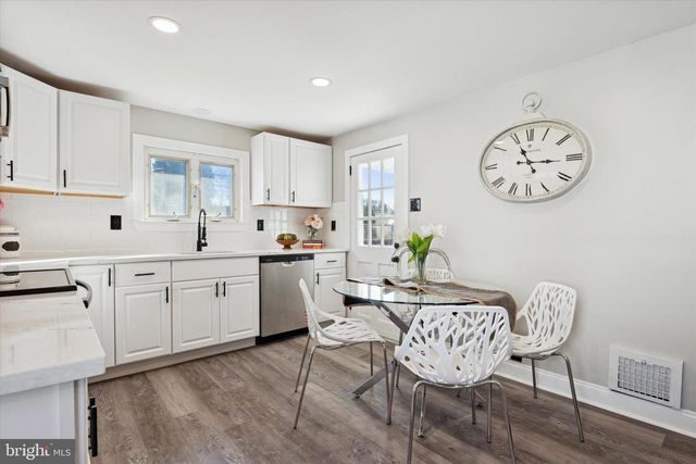 20 NEELD LN, Aston, PA 19014