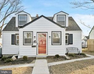 20 NEELD LN, Aston, PA 19014