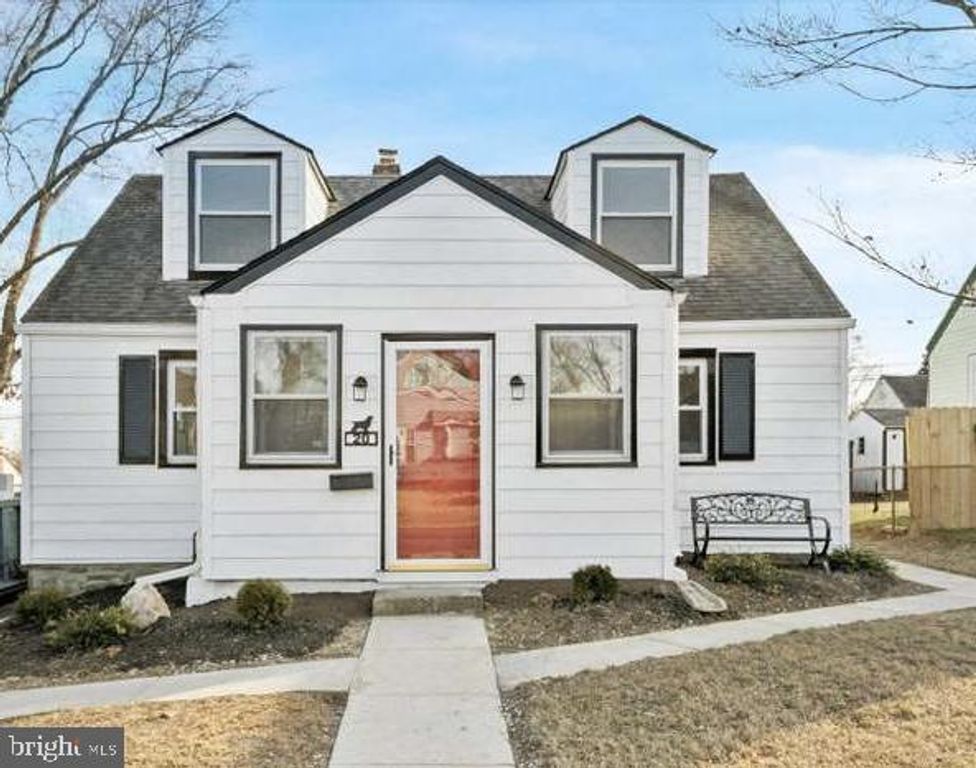 20 NEELD LN, Aston, PA 19014