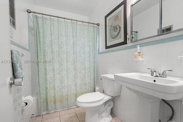 2033 NE 33rd Ave 3, Fort Lauderdale, FL 33305