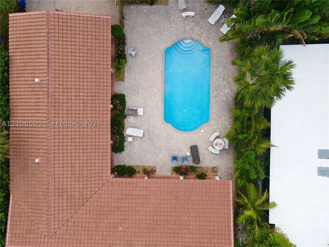 2033 NE 33rd Ave 3, Fort Lauderdale, FL 33305