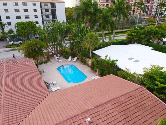 2033 NE 33rd Ave 3, Fort Lauderdale, FL 33305