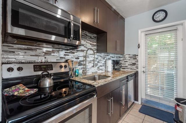 2033 NE 33rd Ave 3, Fort Lauderdale, FL 33305