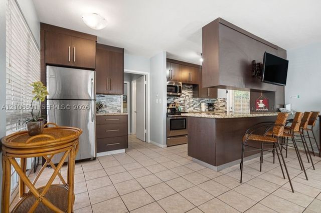 2033 NE 33rd Ave 3, Fort Lauderdale, FL 33305