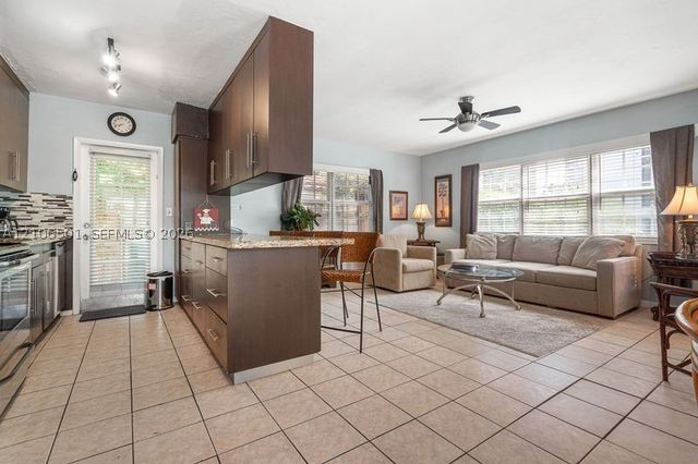 2033 NE 33rd Ave 3, Fort Lauderdale, FL 33305