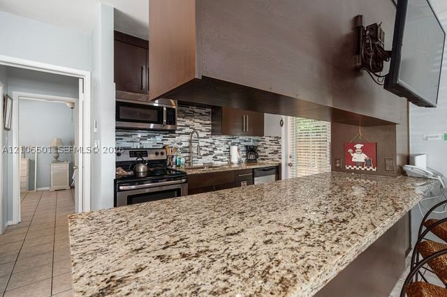 2033 NE 33rd Ave 3, Fort Lauderdale, FL 33305