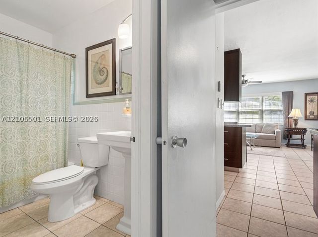 2033 NE 33rd Ave 3, Fort Lauderdale, FL 33305